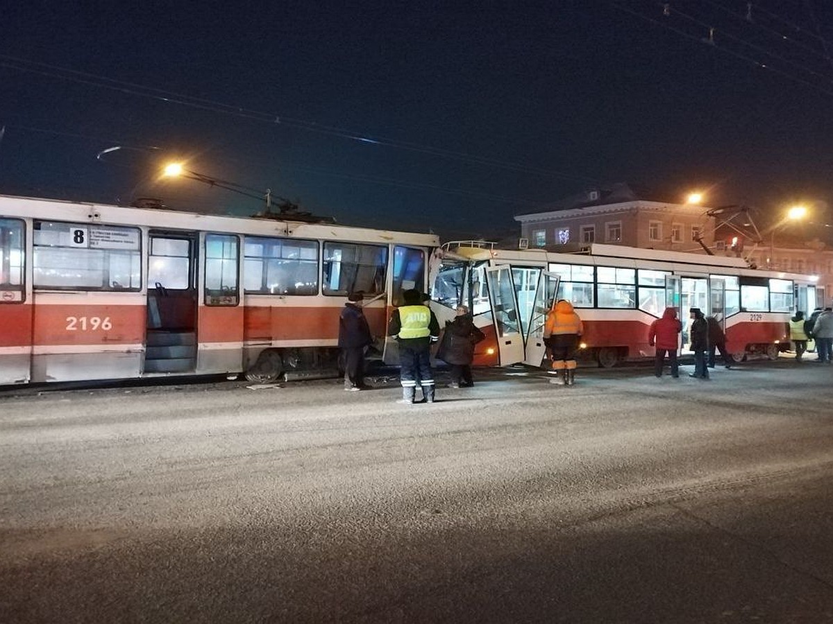 Фото и видео ДТП с двумя трамваями на улице Немировича – Данченко в  Новосибирске 30 ноября 2022 года: очевидцы рассказали подробности аварии -  KP.RU