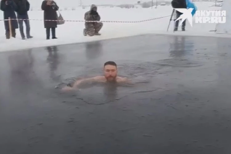 В Якутске состоялся заплыв моржей в 30-градусный мороз