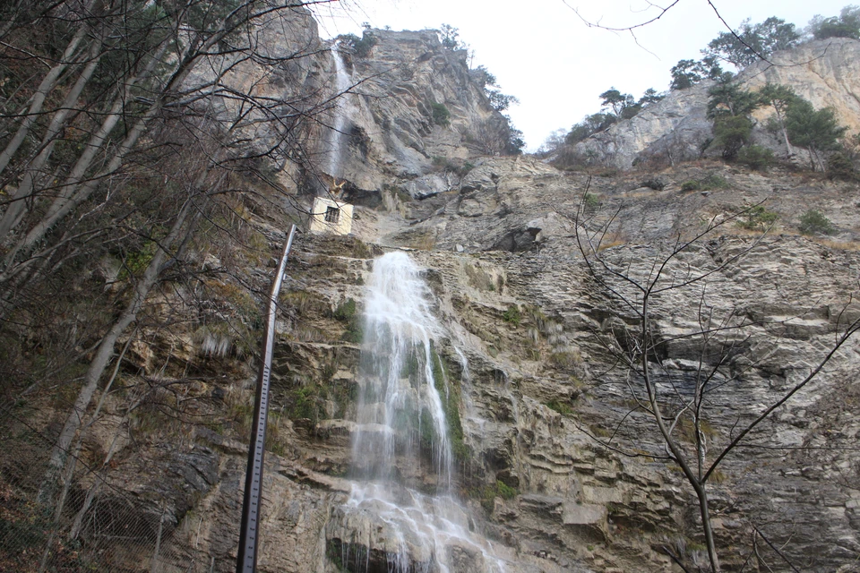 Высота водопада учан су в крыму. Водопад Учан-Су Крым. Полноводный Учан Су. Учан-Су водопад сейчас. Учан Су в августе.