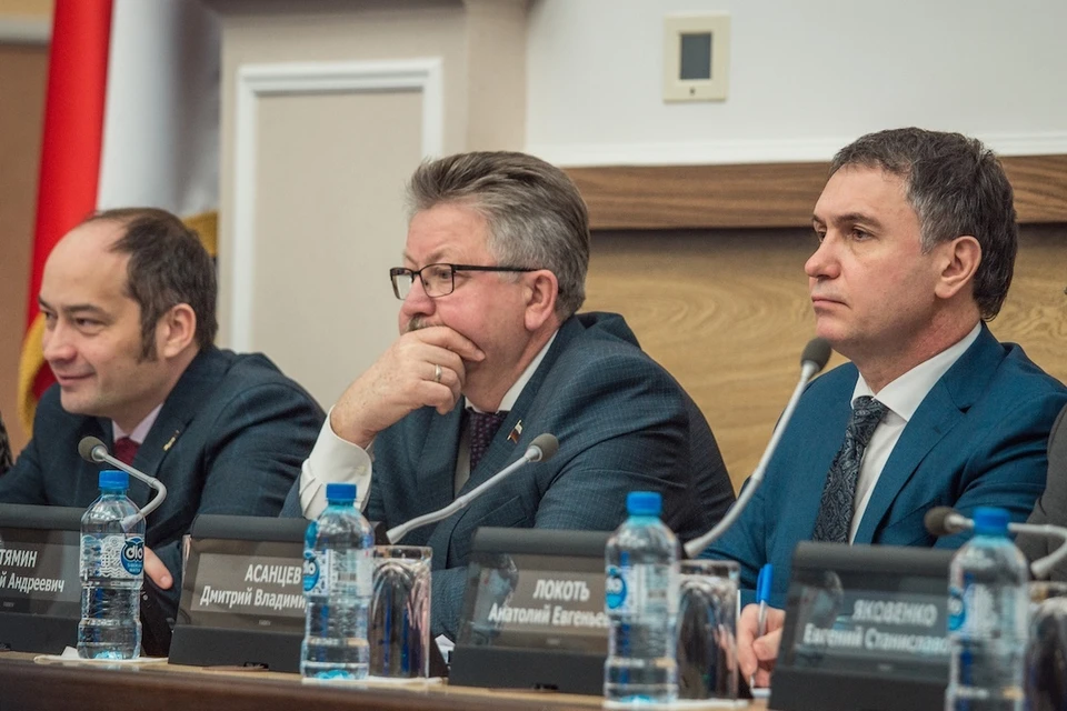 Депутатов наградили медалями «За укрепление боевого содружества». Фото: Горсовет Новосибирска