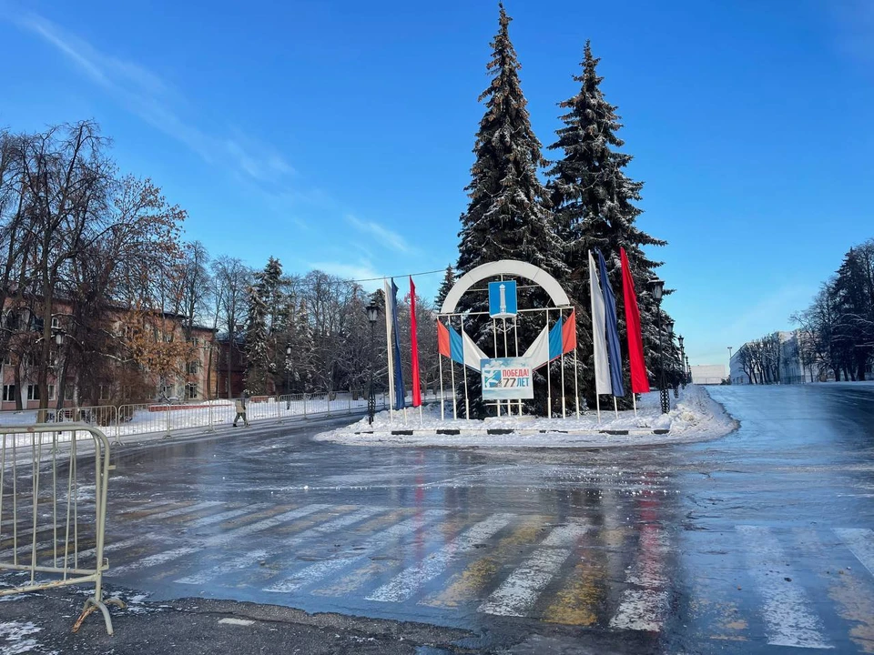 7 декабря в Ульяновске на Соборной площади начнут устанавливать главную елку