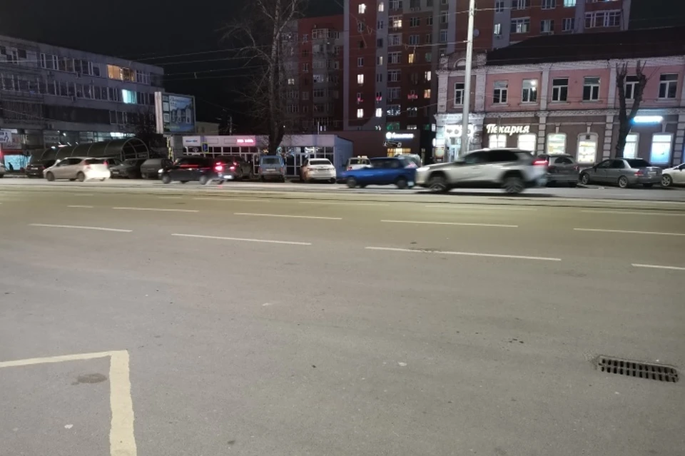 Проезжую часть расширили с двух до четырех полос движения
