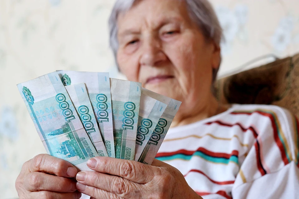 Колумнист Беляков оценил реальность введения тринадцатой пенсии в России
