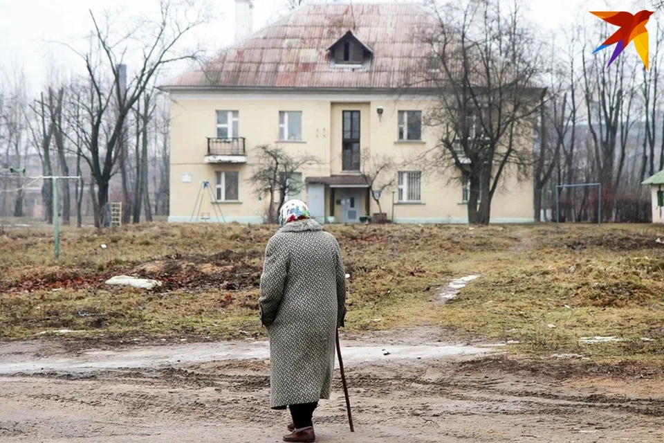 Вот какие признаки в походке говорят о деменции. Снимок используется в качестве иллюстрации.