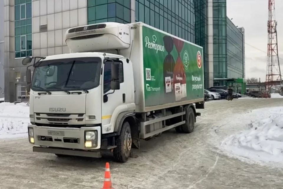 Девочку увезли в больницу с ушибом ноги. Фото: отделение пропаганды ГИБДД по Екатеринбургу