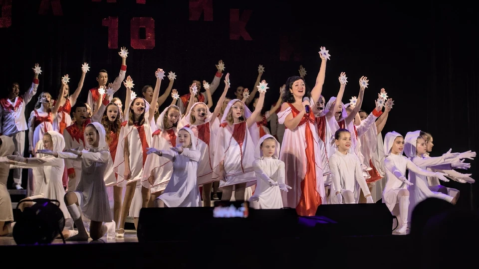 Татьяна Чихоцкая с подопечными. Фото: ВК Корабел