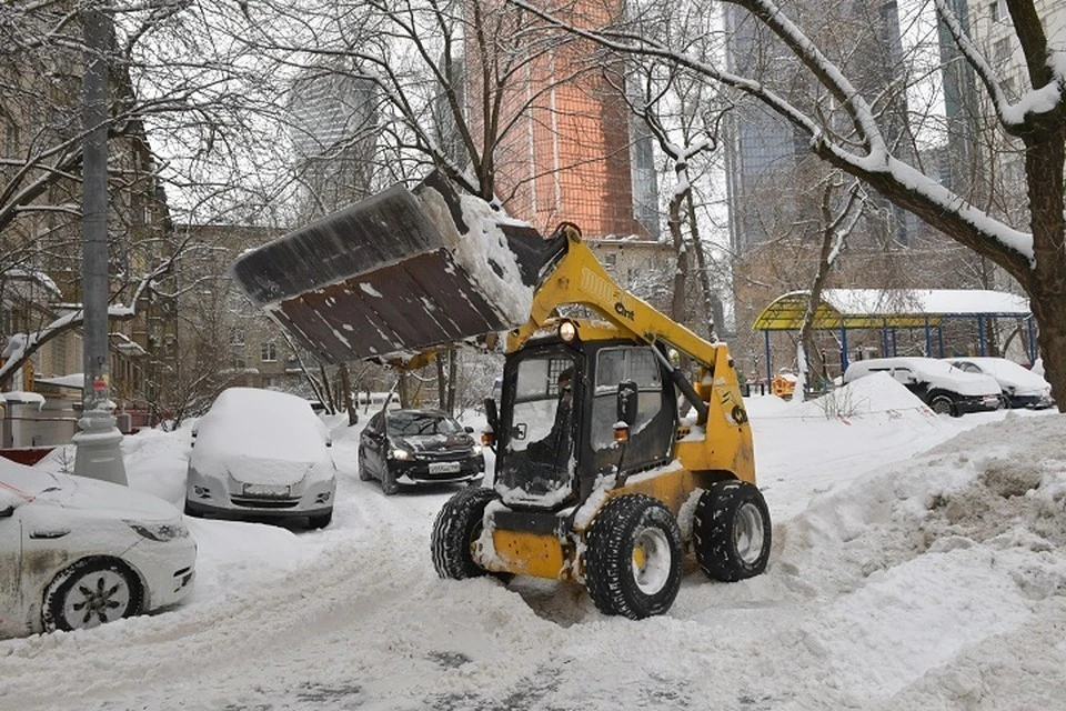 Днем работы по приведению города в порядок продолжились.