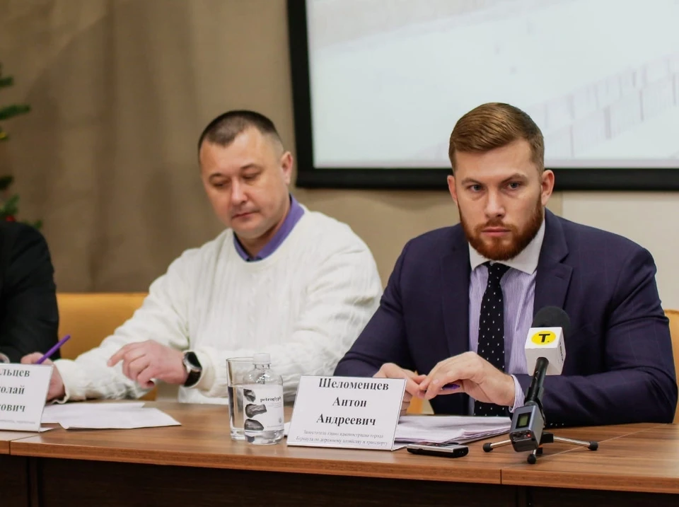 Вице-мэр Антон Шеломенцев на брифинге назвал причины недовыпуска транспорта на маршруты