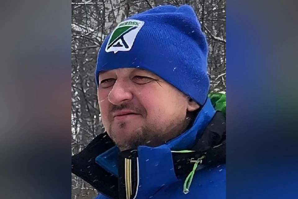 В Новосибирской области пропал 52-летний мужчина с эмблемой Бердска на синей шапке. Фото: ПСО "ЛизаАлерт НСО".