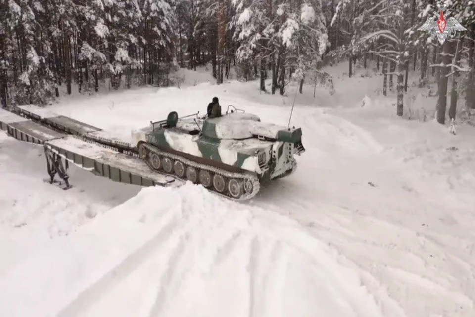 На полигонах в Беларуси продолжается боевая подготовка российских военнослужащих. Фото: скриншот с видео, опубликованного в телеграм-канале Министерства обороны России