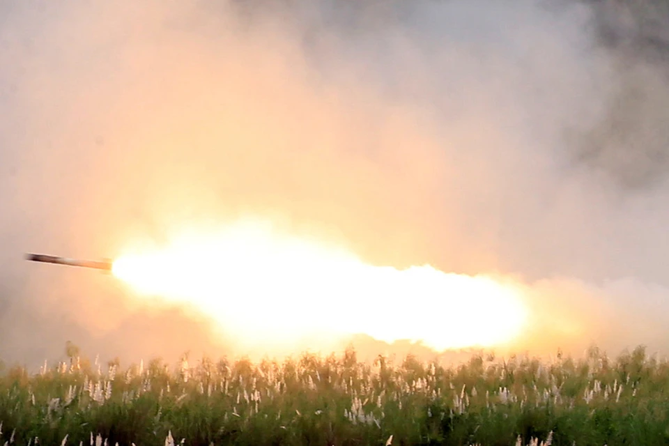 Украинские военные обстреляли населенный пункт в Брянской области.