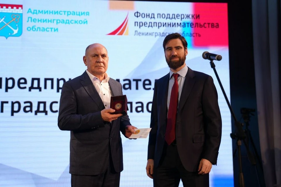 Зампред правительства Дмитрий Ялов вручил награды и грамоты тем, кто помогает экономике региона развиваться. Фото предоставлено организаторами.