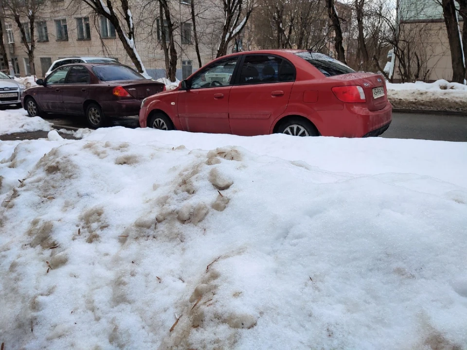 Зимой из-за снега ситуация ухудшается.