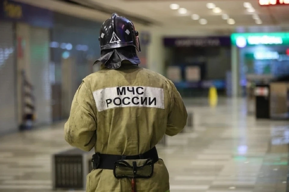 Огонь охватил 90 квадратных метров помещения.