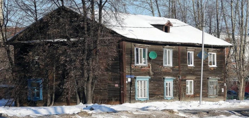 В Тюмени расселяют жителей старых домов.