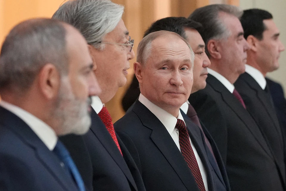 Владимир Путин собрал лидеров СНГ на неформальный саммит в Петербурге