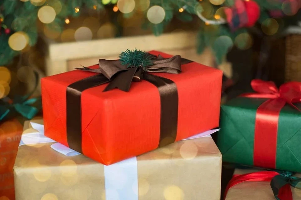 Новогодние подарки собирают в рамках акции «Москва помогает» на фестивале «Путешествие в Рождество»
