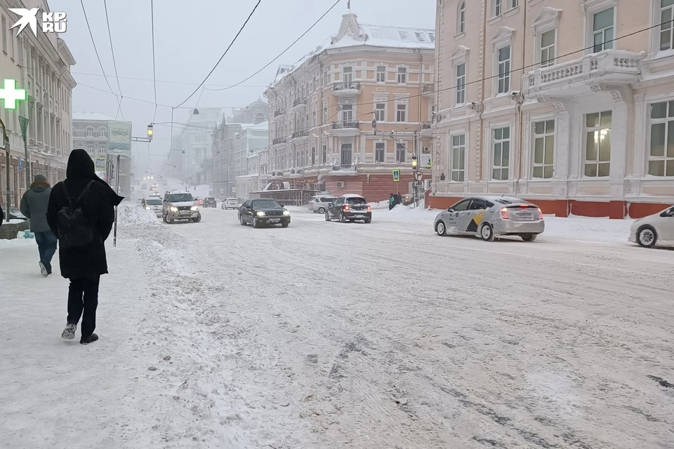 первый снег в городе. снегопад в городе. через 3 дня снег. снежный накат. через 3 дня снег.