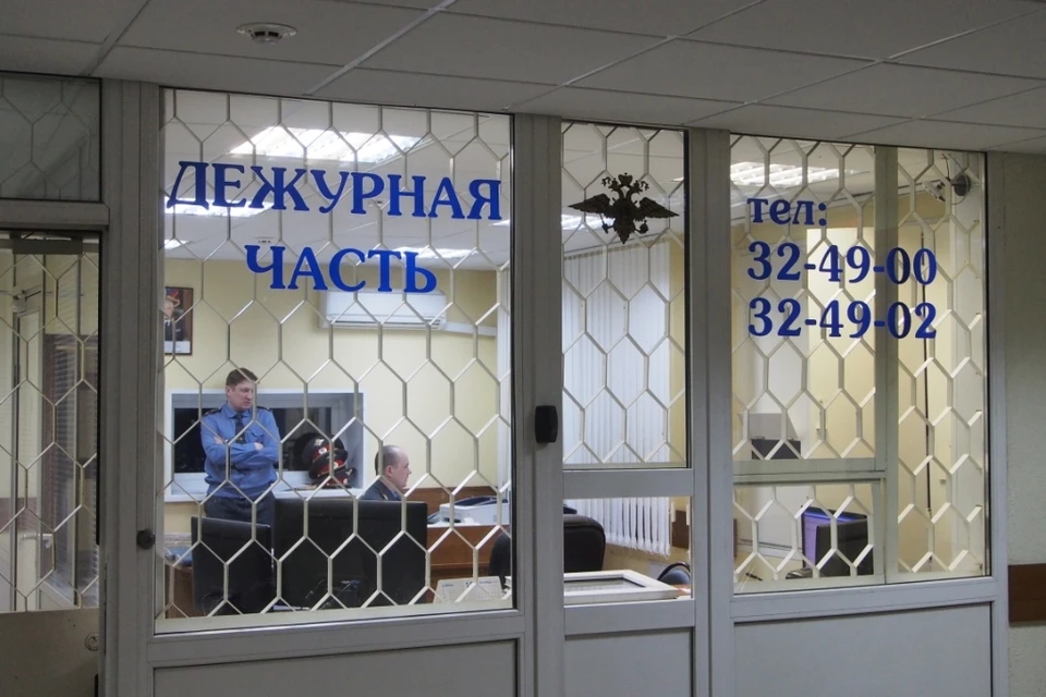 В Туле мужчина с пистолетом напал на сидевшую за рулем авто женщину
