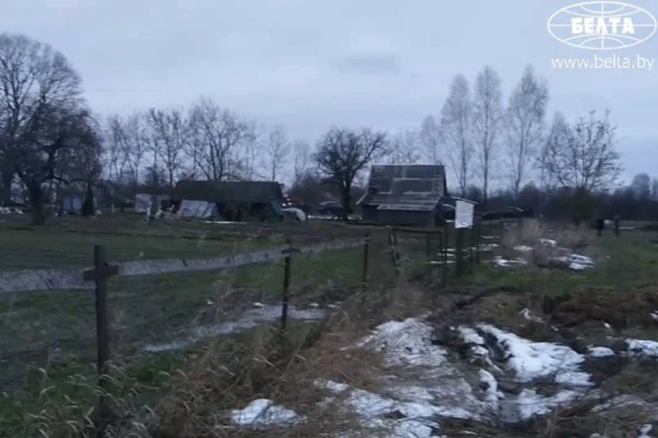 Стало известно, что обломки украинской ракеты упали в 60 метрах от дома в деревне Горбаха Брестской области. Фото: скриншот с видео, опубликованного в телеграм-канале БелТА