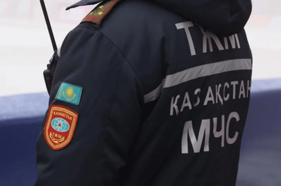 В целях обеспечения готовности к оперативному реагированию на возможные чрезвычайные ситуации и происшествия в праздничные и выходные дни подразделения МЧС Республики Казахстан переведены на усиленный режим несения службы.