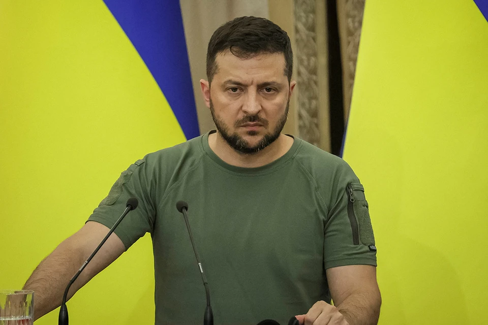 Зеленского раскритиковали в Twitter за новый закон о СМИ.
