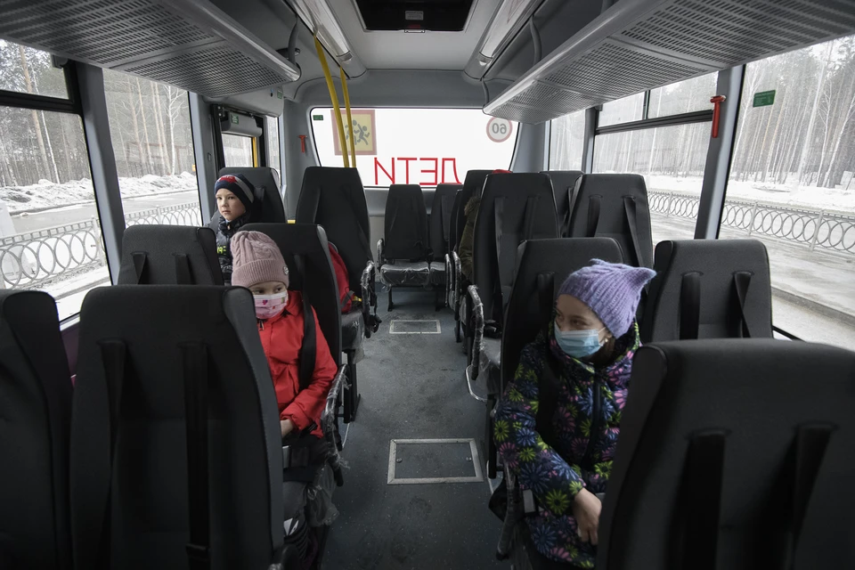 Новосибирцы пожаловались на платный проезд для школьников в автобусах во время каникул.