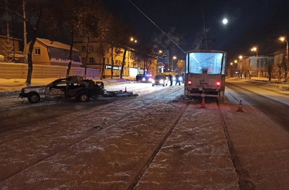 Полиция выясняет обстоятельства аварии. Фото: УГИБДД по Екатеринбургу