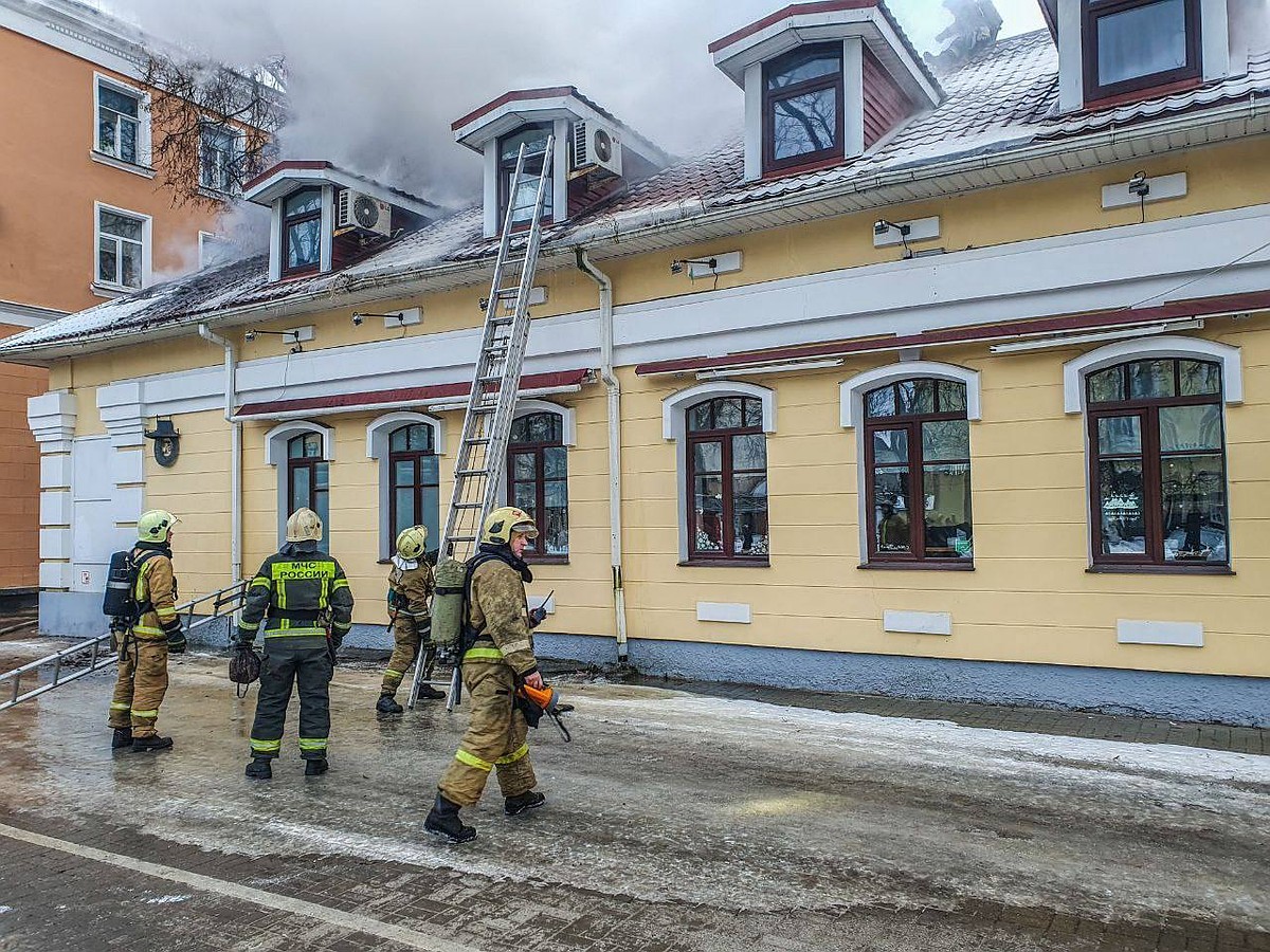 Ресторан «Мюнхель» загорелся 8 января на Октябрьском проспекте в Пскове -  KP.RU