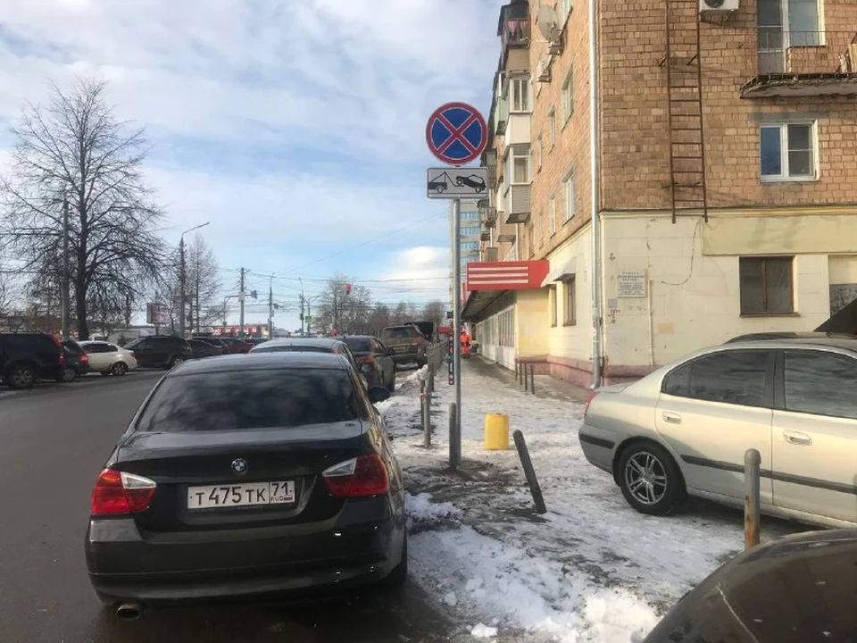 На улице Николая Руднева в Туле запретили остановку и стоянку автомобиля