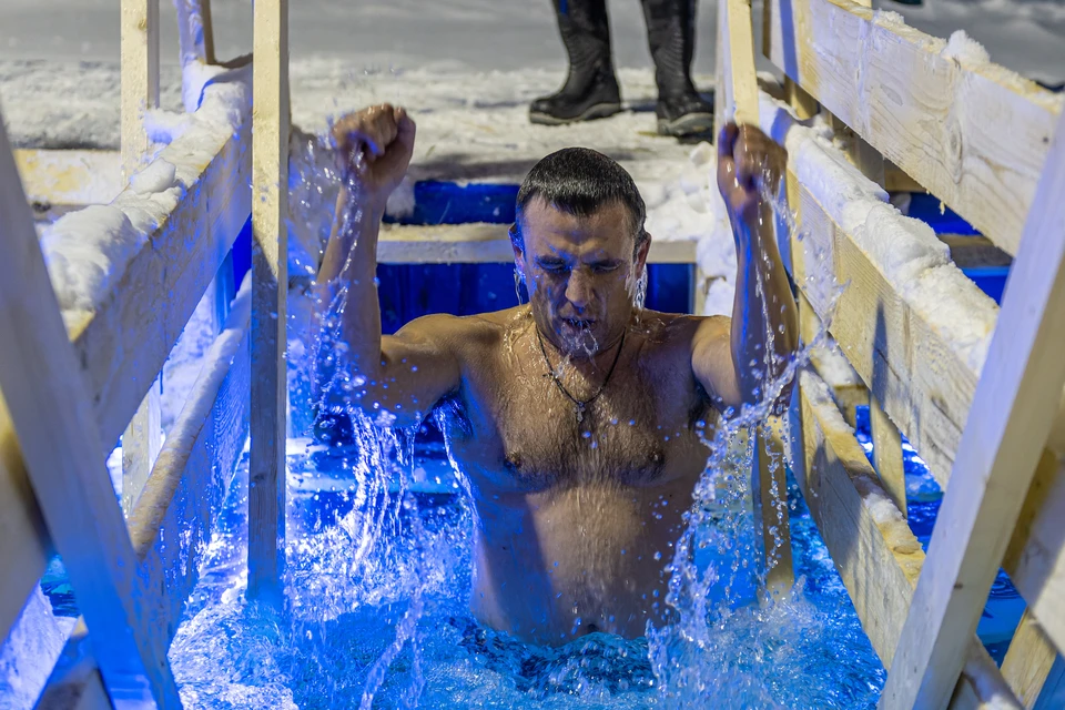 Медики рассказали ульяновцам, как подготовиться к купанию в проруби на Крещение