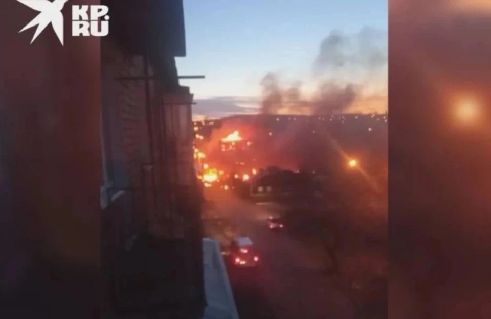 Падение самолета привело к пожару, который оперативно потушили.