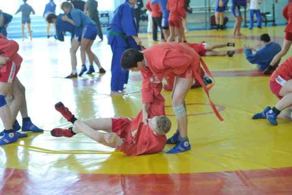В соревнованиях приняли участие около 300 спортсменов.