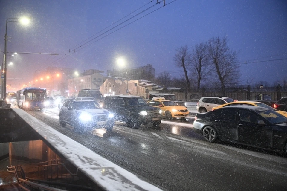 В Уфе второй день подряд фиксируются крупные пробки: утром 17 января уровень дорожных заторов в городе «Яндекс» оценивает в восемь баллов