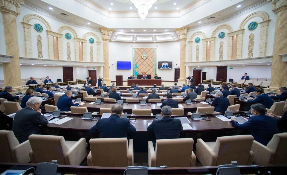 Из включенных в списки 55 кандидатов в верхнюю палату парламента Казахстана страны прошли 20 избранников.