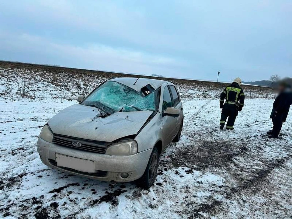 На «Ладу Калину» упал груз с проезжавшего мимо «КамАЗа». фото: с сайта УМВД России по Белгородской области.