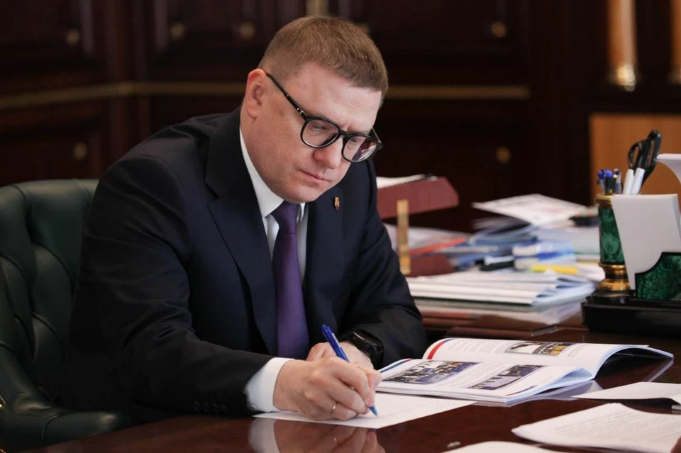 День рождения на работе - уже традиция Алексея Текслера. Фото: пресс-служба губернатора.