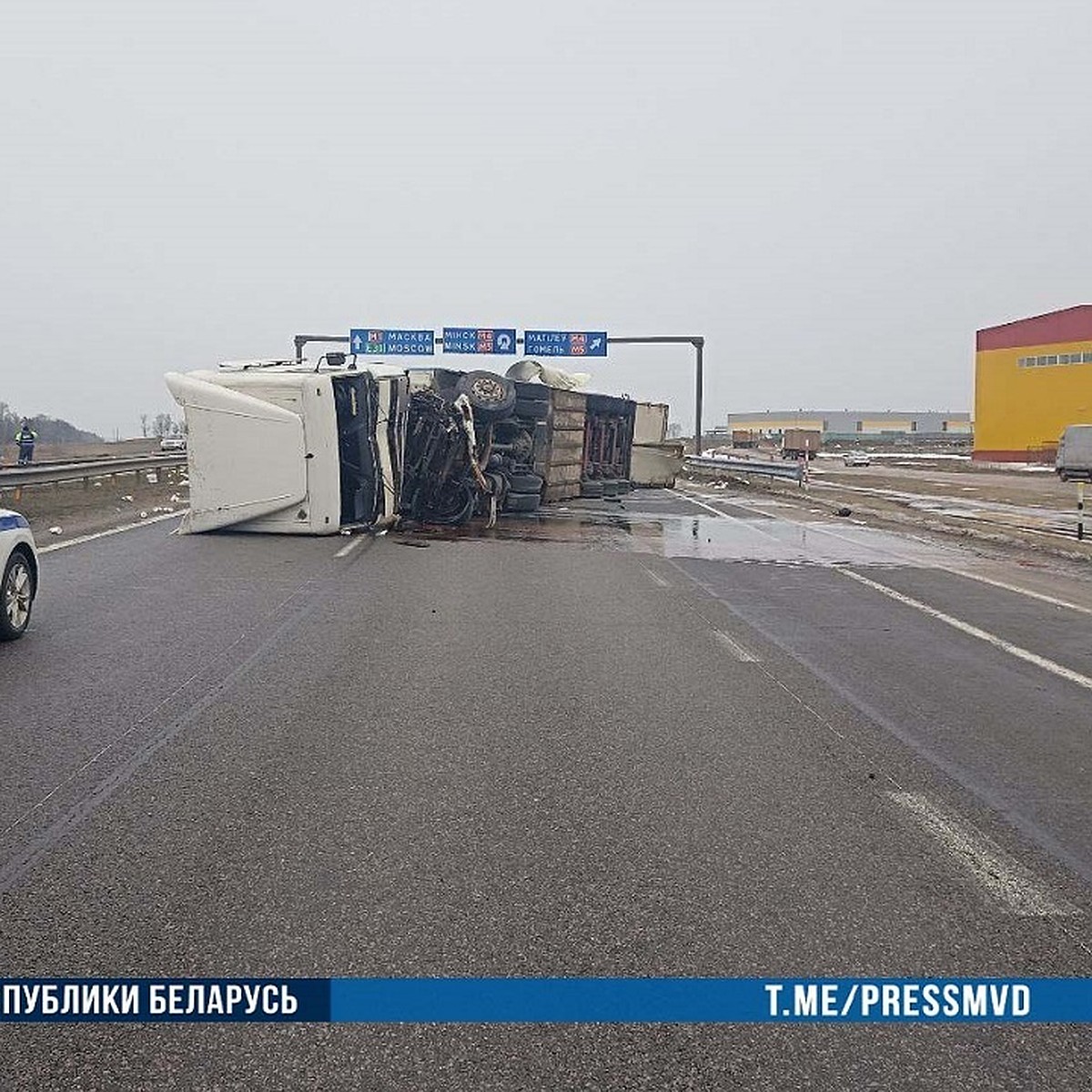 Погиб 51-летний водитель трактора после столкновения с фурой на М1 - KP.RU