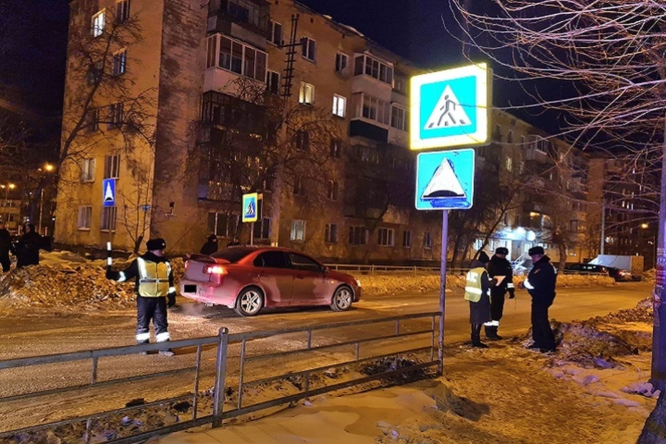 Авария произошла вечером 19 января на улице Выйская. Фото: отдел пропаганды ГИБДД по Нижнему Тагилу