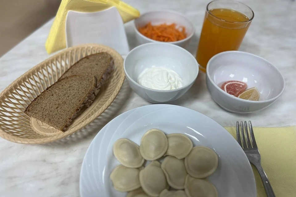 Белорусских школьников стали кормить пельменями на обед. Фото: телеграм-канал Минобразования