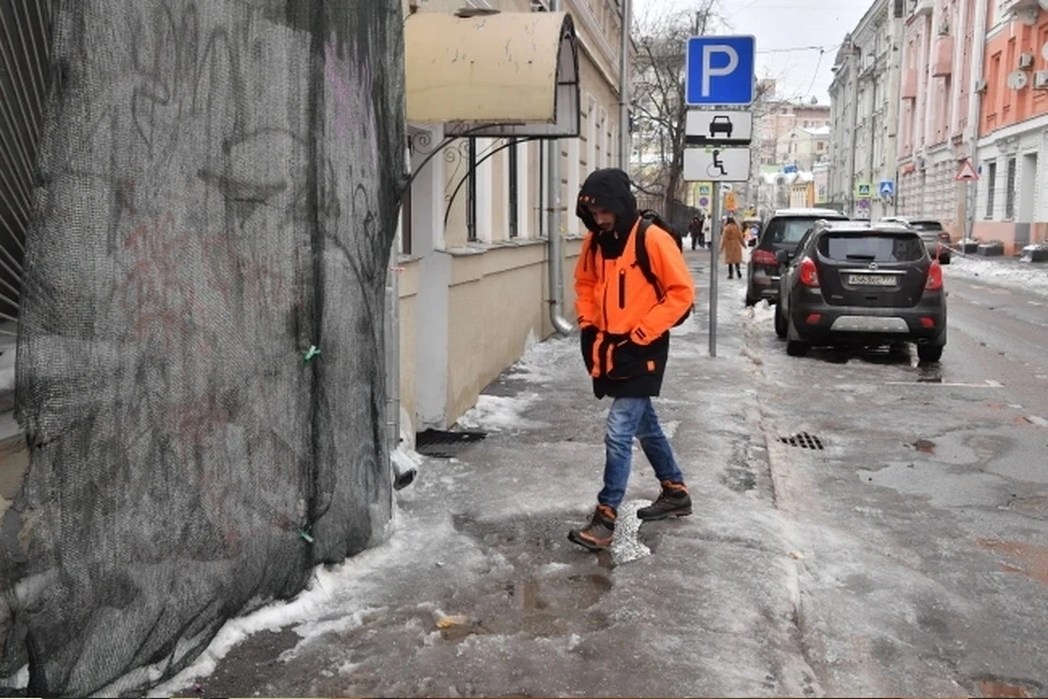 В Москве объявили желтый уровень погодной опасности из-за сильного ветра и гололедицы