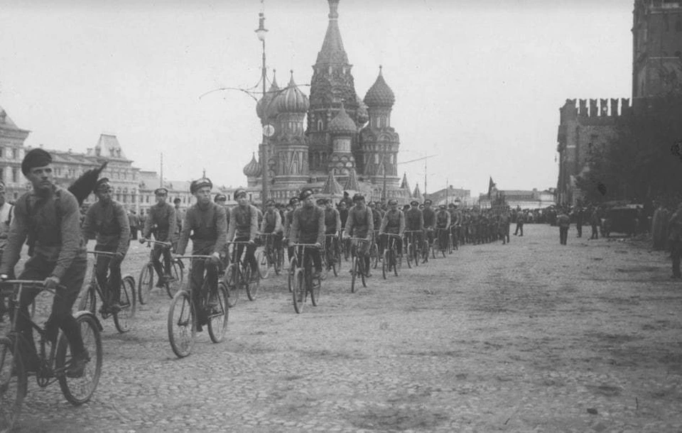 Строй велосипедистов на Красной площади