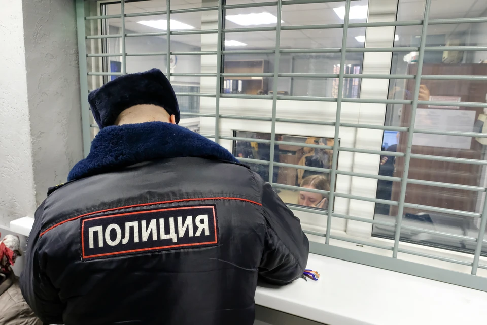 Полицейские Петербурга задержали подозреваемых в краже телефонов на 3,3 млн рублей