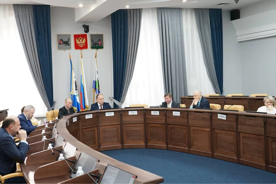 Депутаты думы Иркутска обсудили повышение зарплаты педагогам