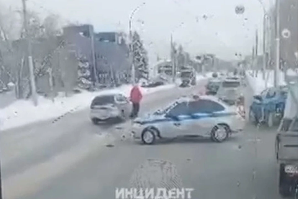 В Новосибирске автомобиль ДПС попал в аварию. Фото: "Инцидент Новосибирск"