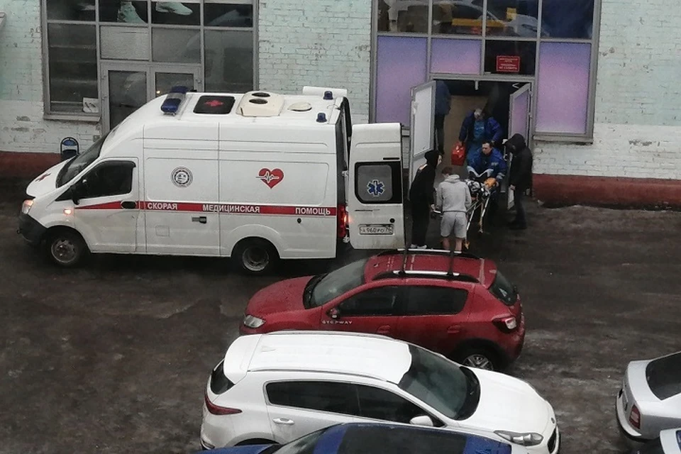 По инциденту в батутном центре следователи проводят проверку.
