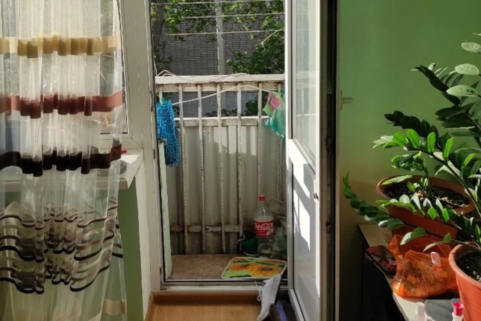 Житель Барановичей перевесил за ноги через балкон головой вниз сожительницу, чтобы испугать ее, но не удержал. Фото: УСК по Брестской области