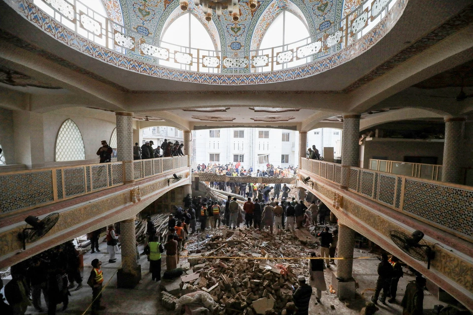 Число погибших в результате теракта в мечети в Пешаваре возросло до 90 человек