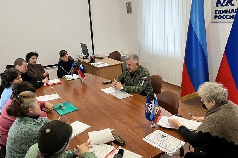 Все проблемные вопросы были взяты депутатом под личный контроль. Фото: Луганское региональное отделение партии «ЕР»
