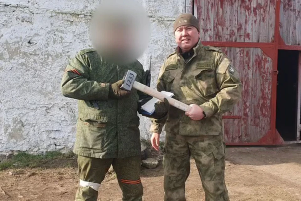 Кроме того, военнослужащим передали письма из дома, именные посылки от мам и жен.